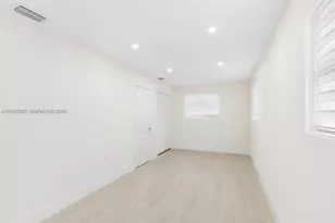 212 NW 103rd St, Miami, FL 33150 - Photo 15