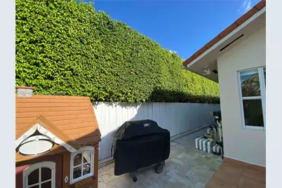 14302 SW 15th St, Miami, FL 33184 - Photo 15