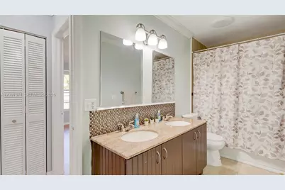 1067 Julia Heights Dr, Lantana, FL 33462 - Photo 15