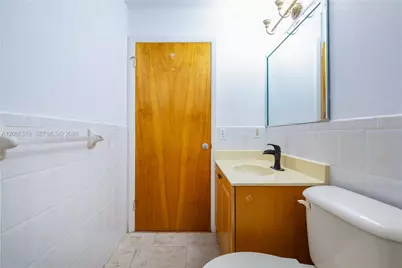 10017 W Okeechobee Rd #202, Hialeah Gardens, FL 33016 - Photo 21