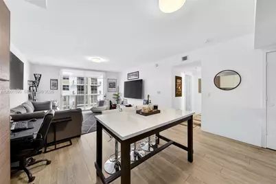 1010 SW 2nd Ave #1605, Miami, FL 33130 - Photo 7