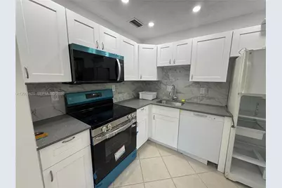 700 Layne Blvd #115, Hallandale Beach, FL 33009 - Photo 5
