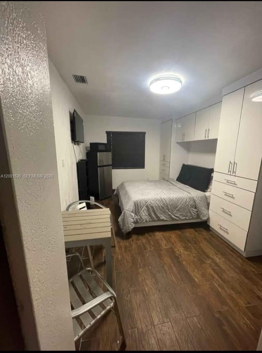 315 NW 59th St #1 main architectural view