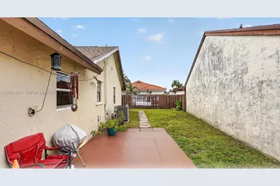 7010 SW 103rd Pl, Miami, FL 33173 - Photo 3