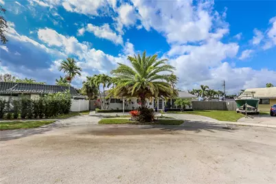 1220 Azalea Cres, Hollywood, FL 33019 - Photo 47
