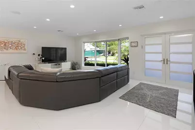 1220 Azalea Cres, Hollywood, FL 33019 - Photo 7