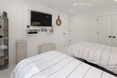 1220 Azalea Cres, Hollywood, FL 33019 - Photo 27