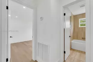1611 NE 50th Ct, Fort Lauderdale, FL 33334 - Photo 7