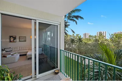 20000 E Country Club Dr #314, Aventura, FL 33180 - Photo 23