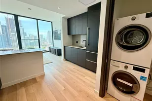 20 NE 11th St, Miami, FL 33132 - Photo 9