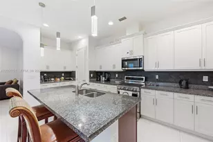 9220 E Meridian Dr, Parkland, FL 33076 - Photo 11