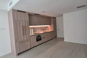 77 SE 5th St, Miami, FL 33131 - Photo 3