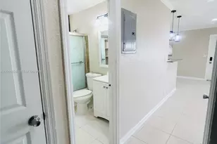 131 NW 57th St, Oakland Park, FL 33309 - Photo 9