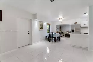 9771 Martinique Dr, Cutler Bay, FL 33189 - Photo 5