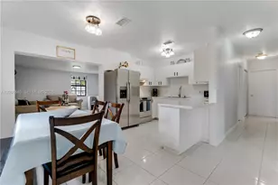 9771 Martinique Dr, Cutler Bay, FL 33189 - Photo 3