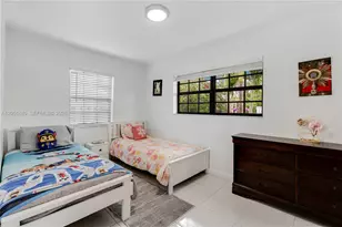 9771 Martinique Dr, Cutler Bay, FL 33189 - Photo 15
