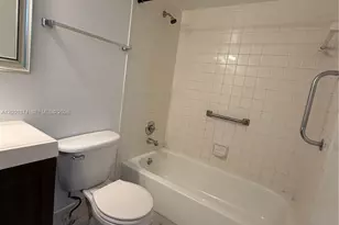 800 SW 131st Ave, Pembroke Pines, FL 33027 - Photo 13