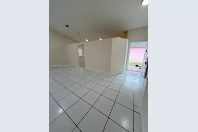 1034 W Jasmine Ln, North Lauderdale, FL 33068 - Photo 11