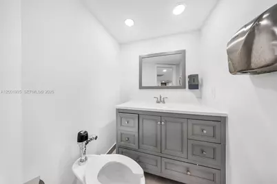 5401 Collins Ave #CU-9, Miami Beach, FL 33140 - Photo 13