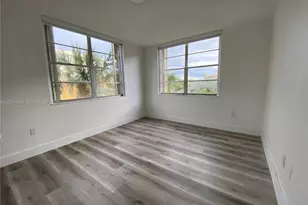 9320 Fontainebleau Blvd, Miami, FL 33172 - Photo 9