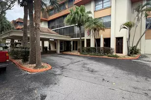 671 NE 195th St, Miami, FL 33179 - Photo 37