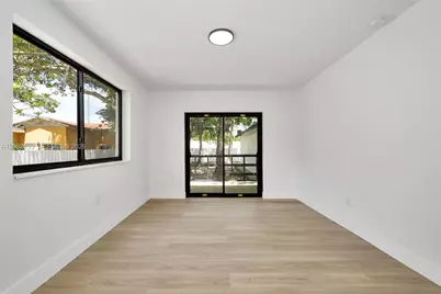 1385 NW 28th St, Miami, FL 33142 - Photo 13