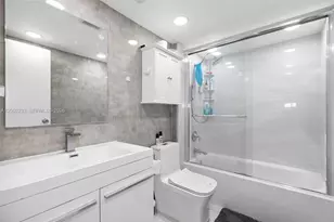 16546 NE 26th Ave, North Miami Beach, FL 33160 - Photo 23