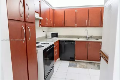 6039 Collins Ave #412, Miami Beach, FL 33140 - Photo 11