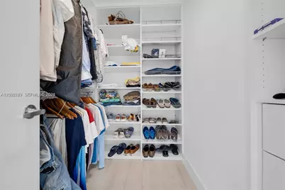 92 SW 3rd St #902, Miami, FL 33130 - Photo 23