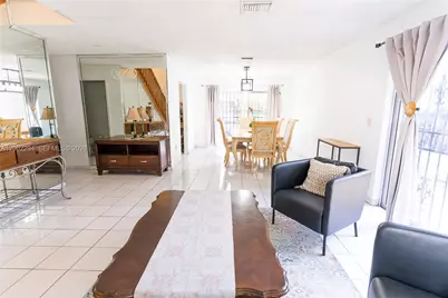 7876 NW 189th St, Hialeah, FL 33015 - Photo 7