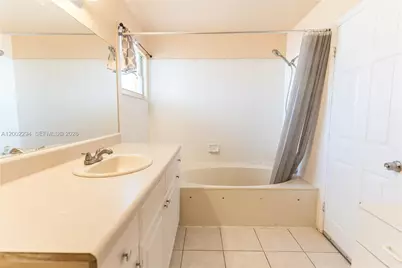 7876 NW 189th St, Hialeah, FL 33015 - Photo 21