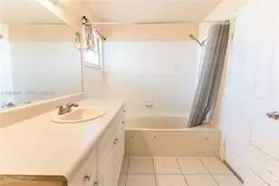 7876 NW 189th St, Hialeah, FL 33015 - Photo 21