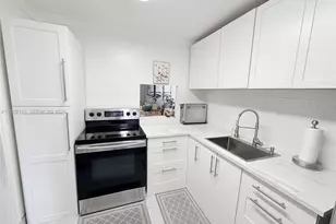 3040 Holiday Springs Blvd, Margate, FL 33063 - Photo 5