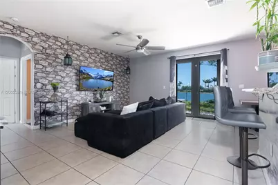 685 SE 37th Pl, Homestead, FL 33033 - Photo 11