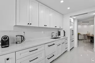 3000 Island Blvd, Aventura, FL 33160 - Photo 17