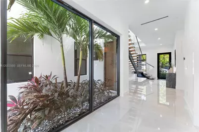 1122 NE 10th Ave #B, Fort Lauderdale, FL 33304 - Photo 3
