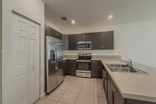 10629 W 32nd Ln, Hialeah, FL 33018 - Photo 9
