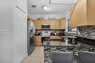 1381 W 30th St, Hialeah, FL 33012 - Photo 13