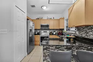 1381 W 30th St, Hialeah, FL 33012 - Photo 13