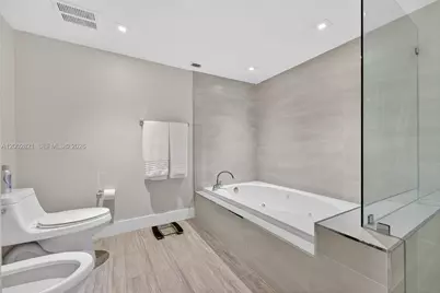 5757 Collins Ave #1104, Miami Beach, FL 33140 - Photo 29