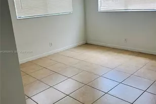 412 SW 10th St, Hallandale Beach, FL 33009 - Photo 9