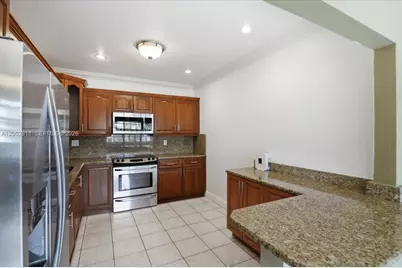 687 W 39th Pl, Hialeah, FL 33012 - Photo 13