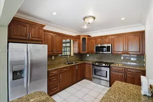 687 W 39th Pl, Hialeah, FL 33012 - Photo 11