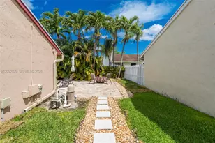 13721 Oak Ridge Dr, Davie, FL 33325 - Photo 27