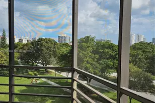20400 W Country Club Dr, Aventura, FL 33180 - Photo 21