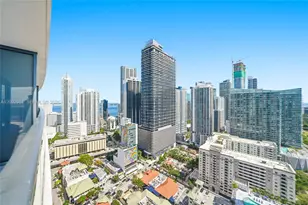 55 SW 9th St, Miami, FL 33130 - Photo 17