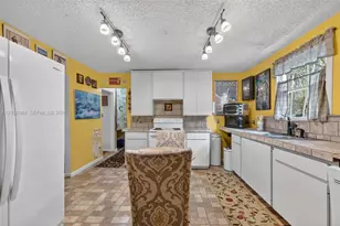 1490 NW 8th St, Homestead, FL 33030 - Photo 9