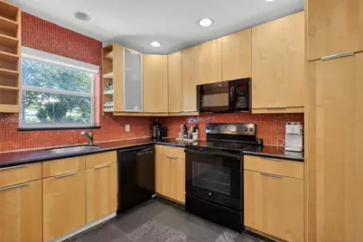 172 NW 116th St, Miami, FL 33168 - Photo 13