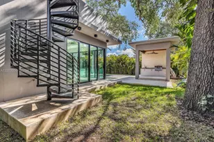 824 NE 111th St, Biscayne Park, FL 33161 - Photo 59