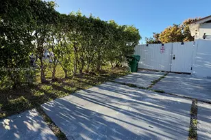 12435 SW 42nd St, Miami, FL 33175 - Photo 7